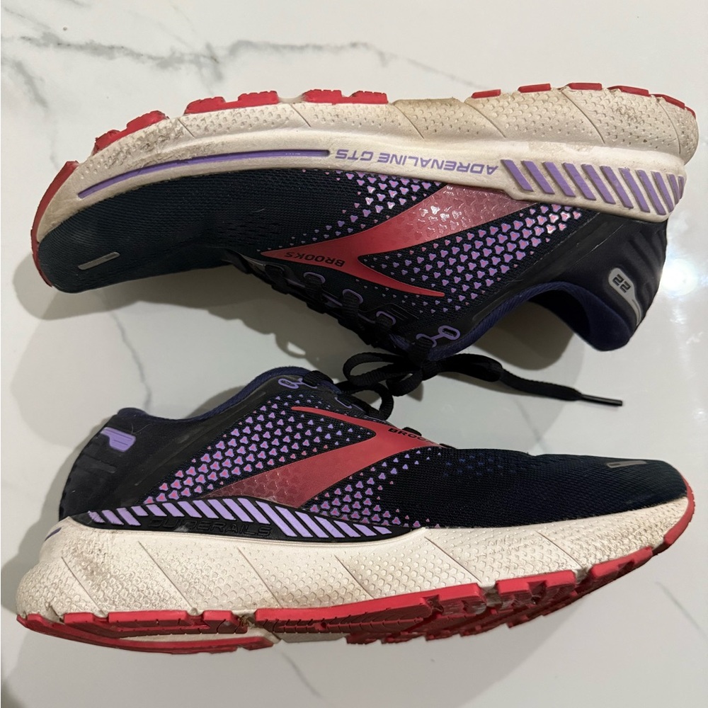 Brooks Adrenaline GTS 22 Running Shoes. Women’s Size 9.